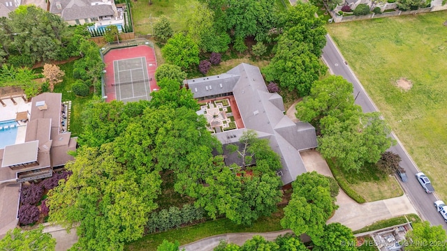 birds eye view of property with a residential view