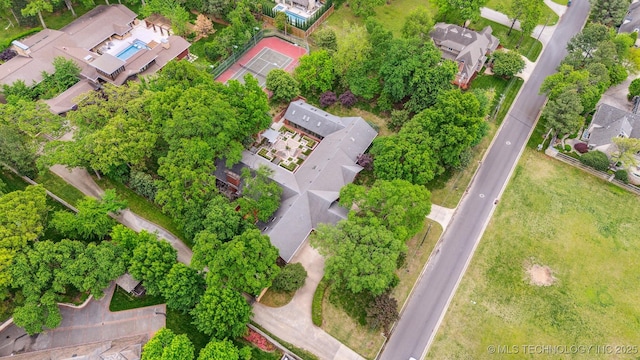 birds eye view of property featuring a residential view