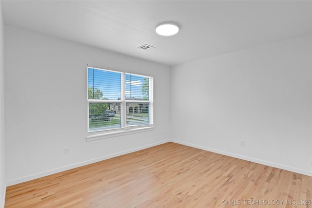 924 S Allegheny Ave, Tulsa, OK 74112 - unfurnished room with wood finished floors, visible vents, and baseboards