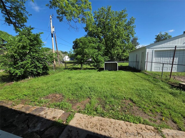 602 N Collins Ave, Okmulgee, OK 74447 - view of yard featuring fence