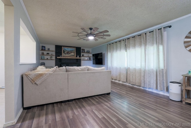 1414 N Eagle Rd, Yale, OK 74085 - living area with ceiling fan, a textured ceiling, crown molding, and wood finished floors