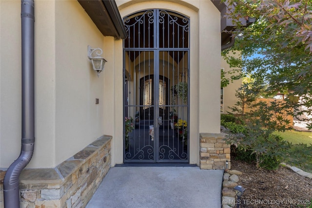 5905 W Charleston St, Broken Arrow, OK 74011 - property entrance featuring stucco siding and a gate