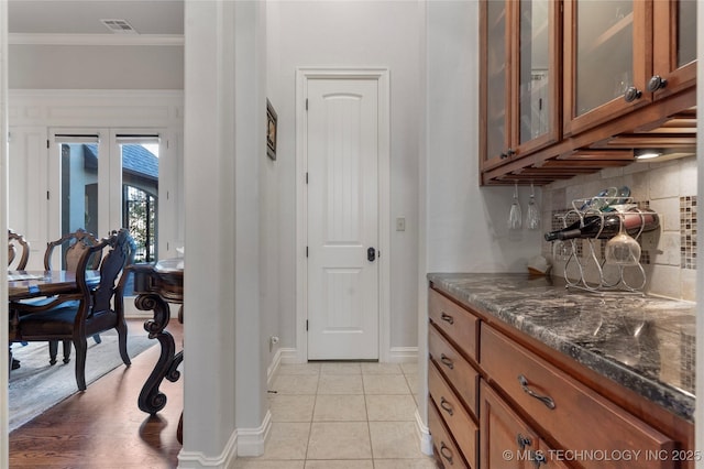5905 W Charleston St, Broken Arrow, OK 74011 - bar with backsplash, visible vents, light tile patterned floors, crown molding, and baseboards