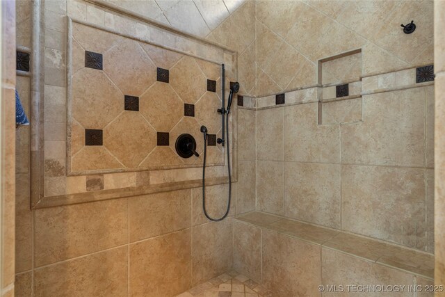 5905 W Charleston St, Broken Arrow, OK 74011 - details featuring a tile shower
