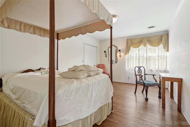 6020 S Marion Pl, Tulsa, OK 74135 - bedroom with wood finished floors, visible vents, a closet, crown molding, and baseboards