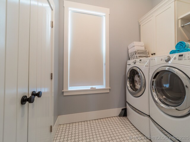 31 Park St, Carlton Landing, OK 74432 - washroom with light floors, baseboards, and independent washer and dryer