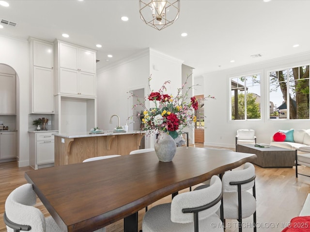 dining area featuring recessed lighting, light wood-style floors, visible vents, and crown molding