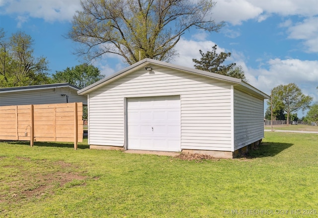904 N Morningside Dr, Vinita, OK 74301 - detached garage featuring fence