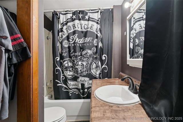full bath with shower / tub combo with curtain, toilet, and vanity