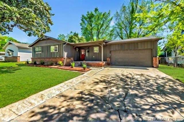 507 W Quincy St, Broken Arrow, OK 74012 - ranch-style home with board and batten siding, driveway, a garage, and a front yard