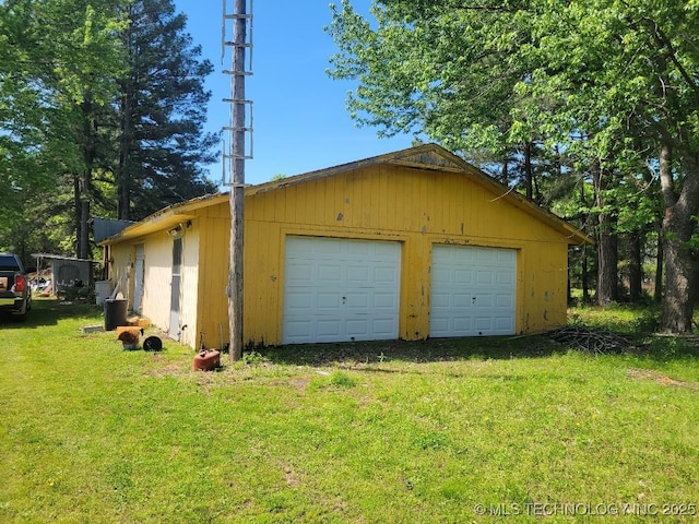 view of detached garage