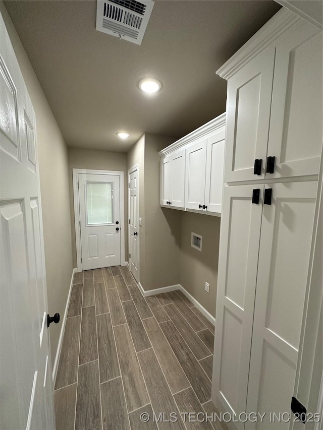 washroom with recessed lighting, dark wood finished floors, visible vents, baseboards, and washer hookup
