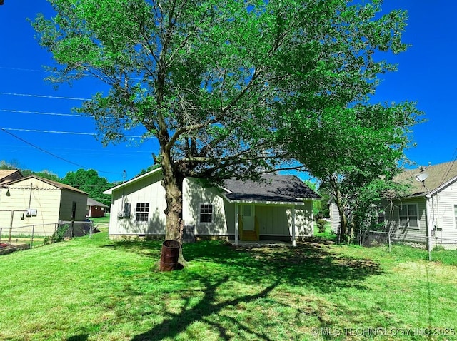 view of yard featuring fence