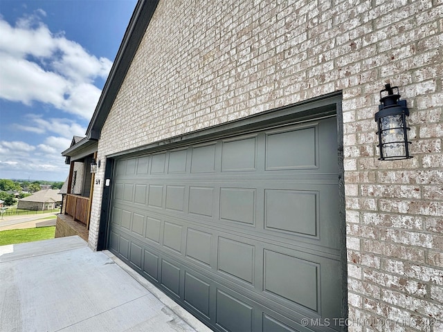 574 Woodlands Dr, Tahlequah, OK 74464 - garage with driveway