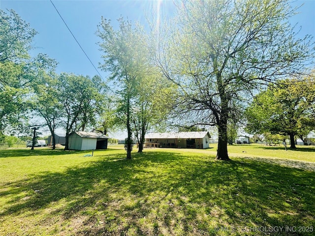 view of yard featuring an outbuilding and a pole building