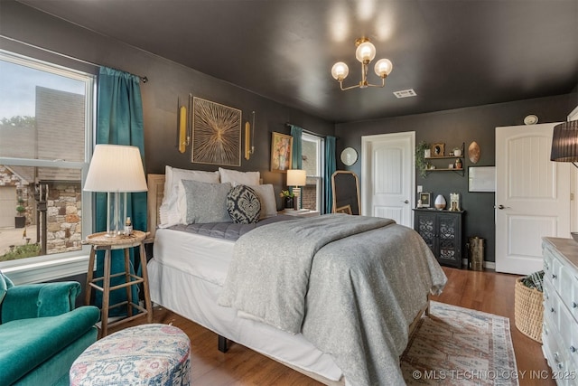 461 Cross Timbers Blvd, Sapulpa, OK 74066 - bedroom featuring an inviting chandelier, wood finished floors, and visible vents