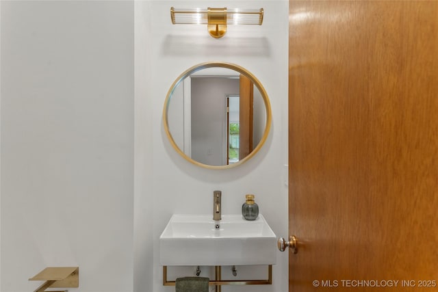 bathroom featuring a sink