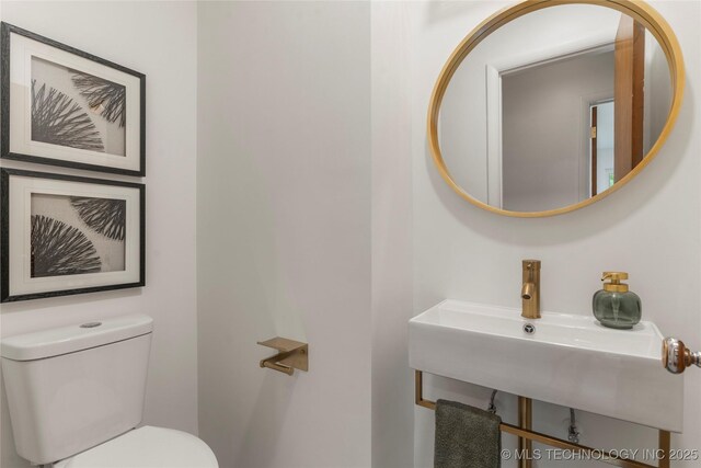 bathroom featuring toilet and a sink