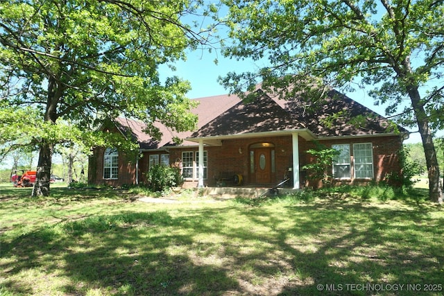 view of front of home featuring a front lawn and brick siding