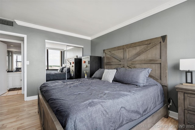 450 W 7th St Unit 1902, Tulsa, OK 74119 - bedroom featuring light wood finished floors, visible vents, and ornamental molding