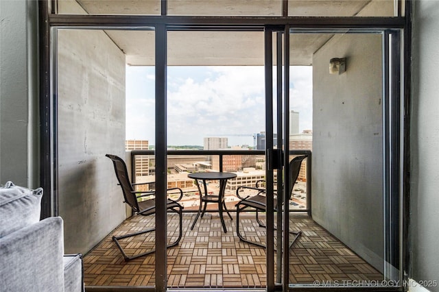 450 W 7th St Unit 1902, Tulsa, OK 74119 - view of sunroom / solarium