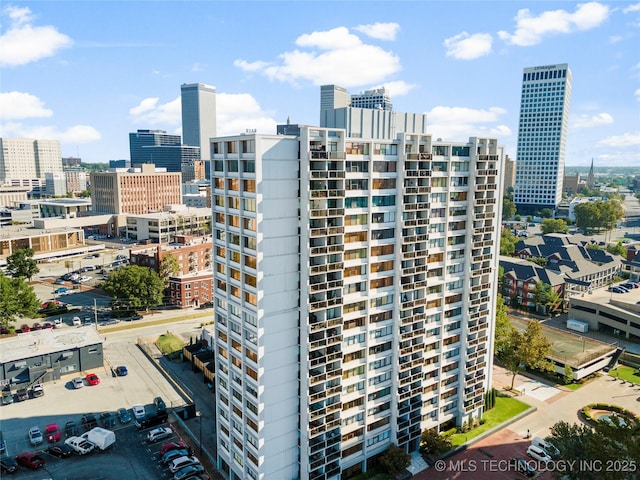 450 W 7th St Unit 1902, Tulsa, OK 74119 - view of property featuring a city view and uncovered parking
