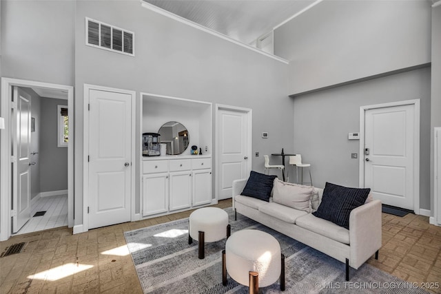 3334 S Wheeling Ave, Tulsa, OK 74105 - living area featuring baseboards, visible vents, and a towering ceiling