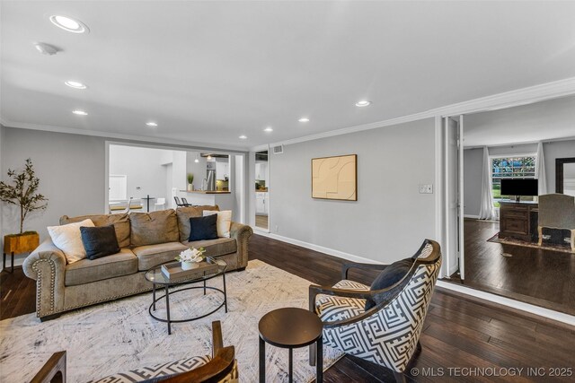 3334 S Wheeling Ave, Tulsa, OK 74105 - living room with recessed lighting, crown molding, visible vents, baseboards, and wood finished floors