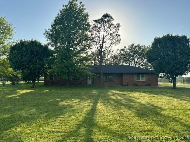 view of front of property with a front lawn