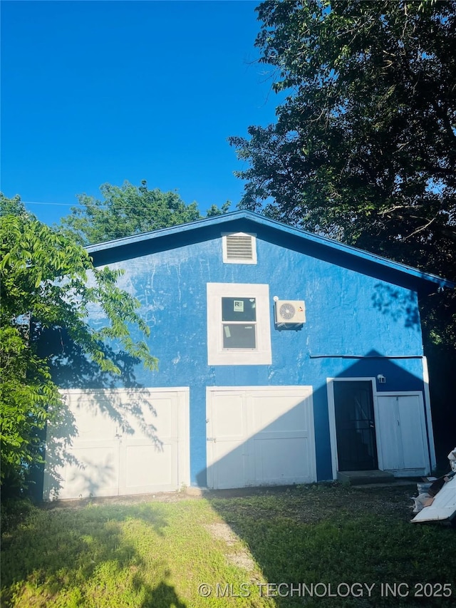 view of outbuilding with an outdoor structure and a garage