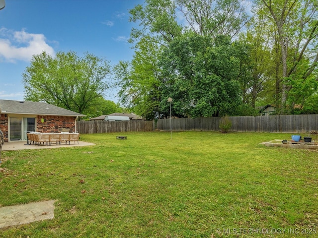 view of yard featuring a fenced backyard and a patio area
