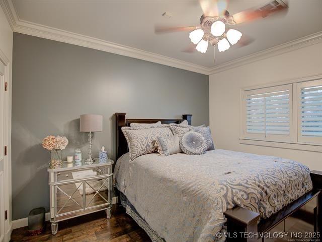 4829 S Zunis Ave, Tulsa, OK 74105 - bedroom with dark wood finished floors, baseboards, visible vents, a ceiling fan, and crown molding
