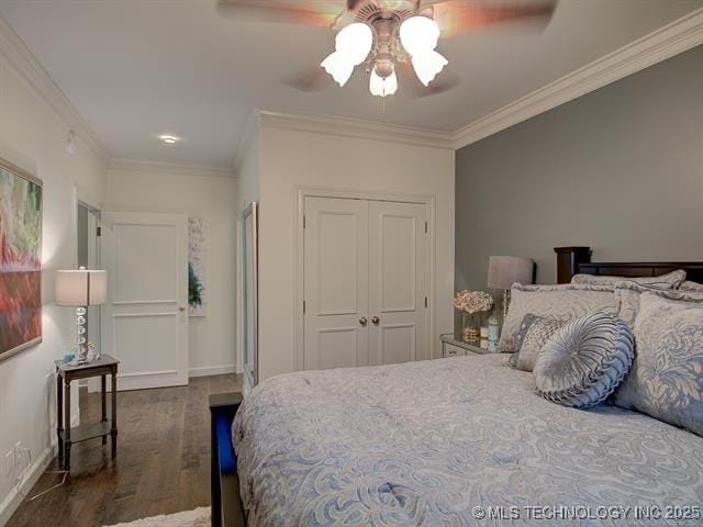 4829 S Zunis Ave, Tulsa, OK 74105 - bedroom with wood finished floors, a closet, ornamental molding, and baseboards