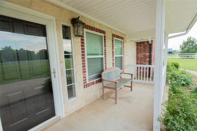 balcony featuring covered porch