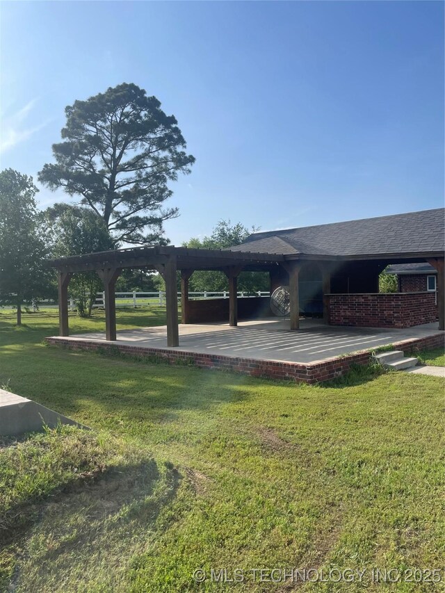 2284 E Roping Rd, Atoka, OK 74525 - view of property's community featuring a yard