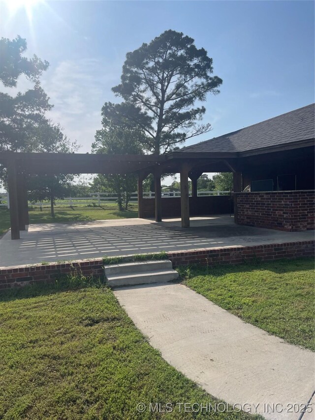 2284 E Roping Rd, Atoka, OK 74525 - view of property's community with a lawn