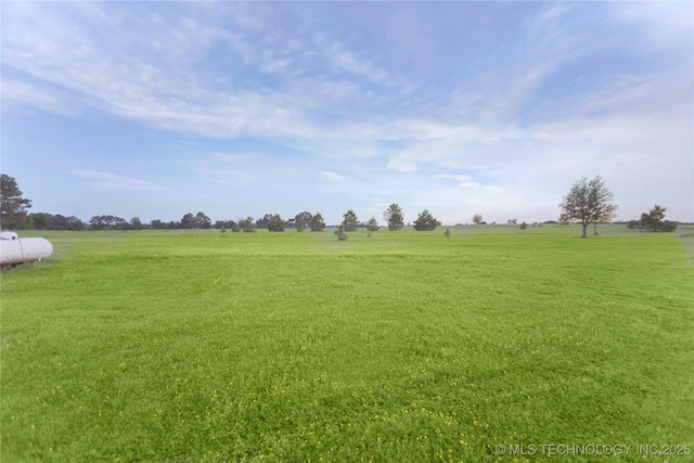 view of yard featuring a rural view