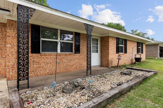 view of front of property featuring brick siding