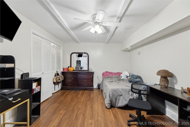 bedroom featuring a closet, ceiling fan, and wood finished floors