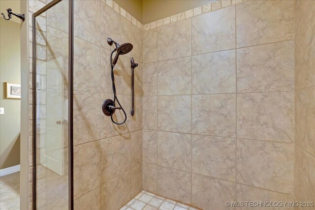 full bath featuring tiled shower