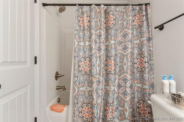 7305 S Walnut Ave, Broken Arrow, OK 74011 - bathroom featuring shower / bathtub combination with curtain and toilet