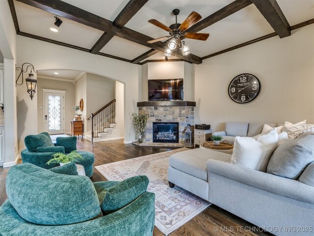 16321 E 48th Pl, Tulsa, OK 74134 - living area with wood finished floors, ceiling fan, coffered ceiling, and arched walkways