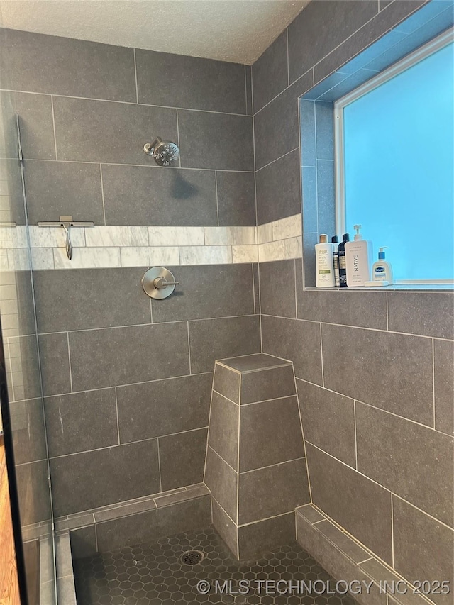 2621 Chuckwa St, Durant, OK 74701 - bathroom featuring a tile shower