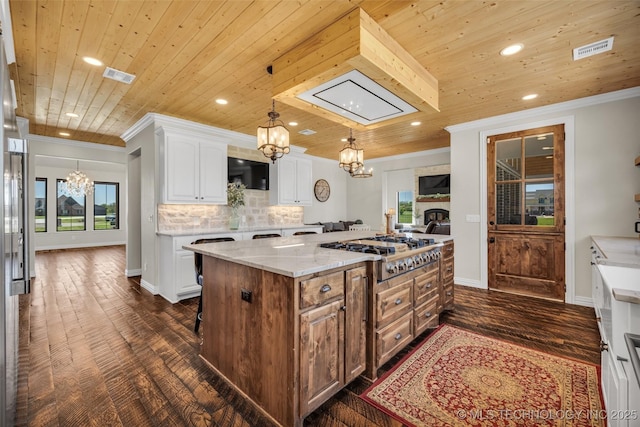 5393 W 184th St S, Mounds, OK 74047 - kitchen with ornamental molding, a chandelier, stainless steel gas cooktop, and wooden ceiling