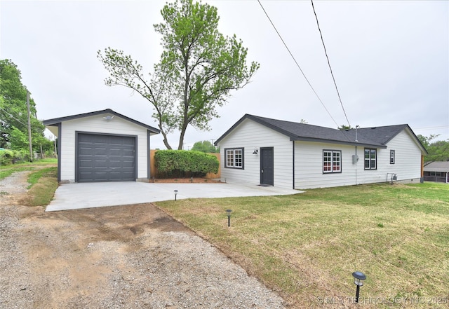 543 N Ridgeway St, Sapulpa, OK 74066 - ranch-style home with an outdoor structure, a detached garage, driveway, and a front lawn