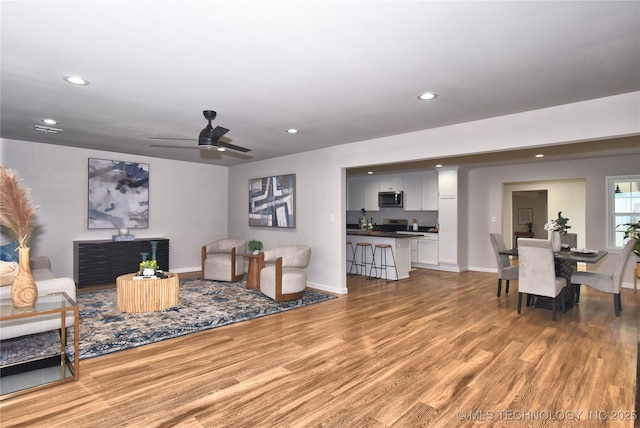 543 N Ridgeway St, Sapulpa, OK 74066 - living area featuring wood finished floors, recessed lighting, baseboards, and a ceiling fan