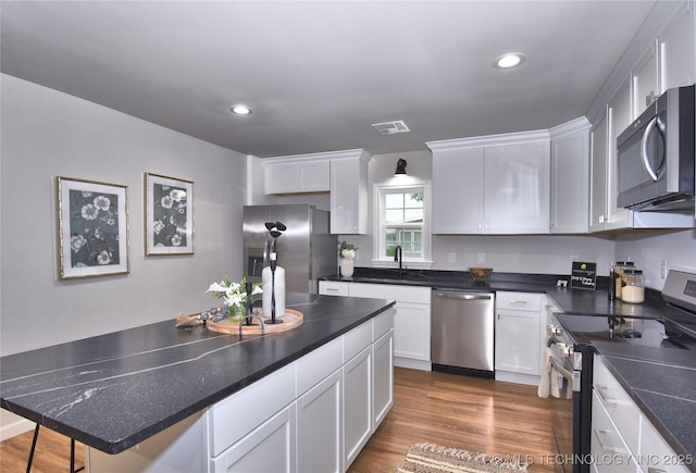 543 N Ridgeway St, Sapulpa, OK 74066 - kitchen featuring stainless steel appliances, white cabinets, a sink, and recessed lighting