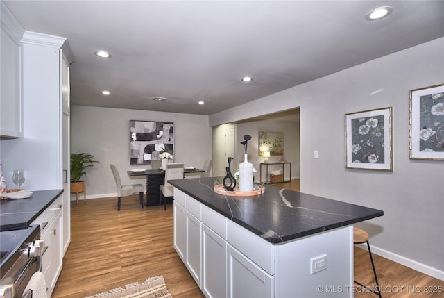543 N Ridgeway St, Sapulpa, OK 74066 - kitchen featuring dark countertops, white cabinetry, a breakfast bar area, and recessed lighting