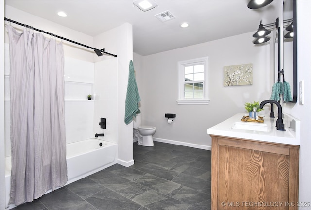 543 N Ridgeway St, Sapulpa, OK 74066 - bathroom with toilet, shower / bathtub combination with curtain, vanity, and baseboards