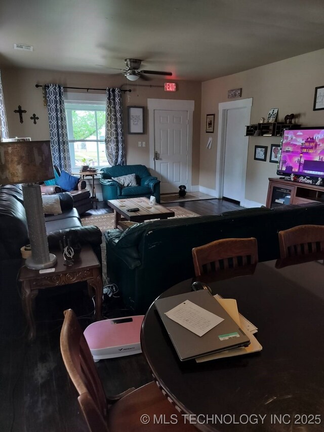 dining space featuring visible vents and a ceiling fan